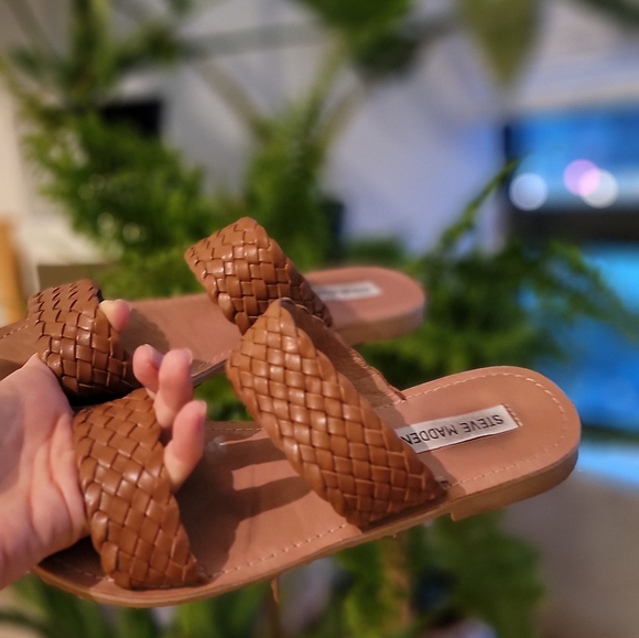 Flat woven leather sandals - Picture 5 of 5